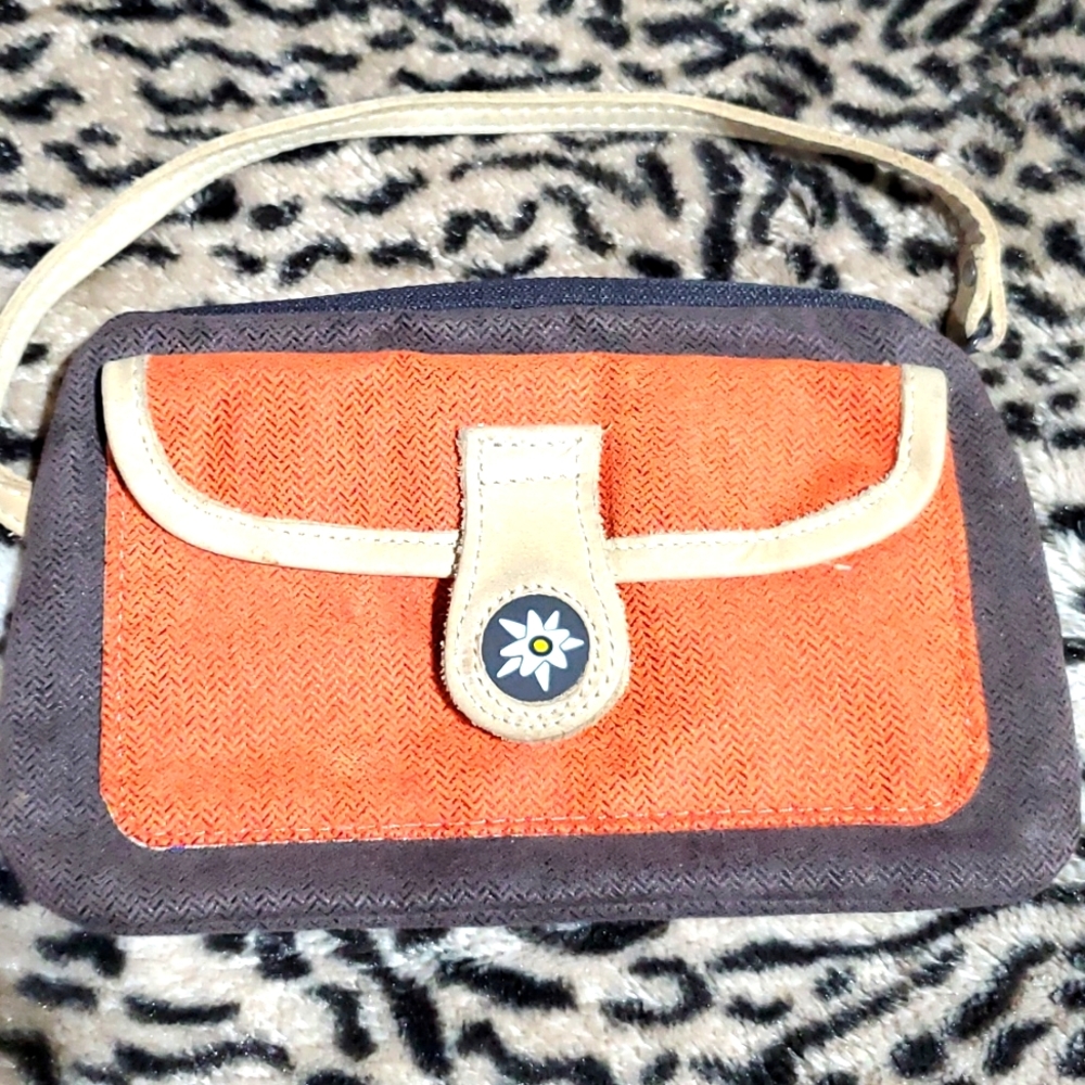 Cute like wristlet!